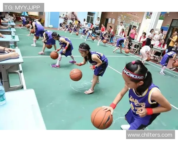 足球明星风采全景解析 球场背后的奋斗与荣耀